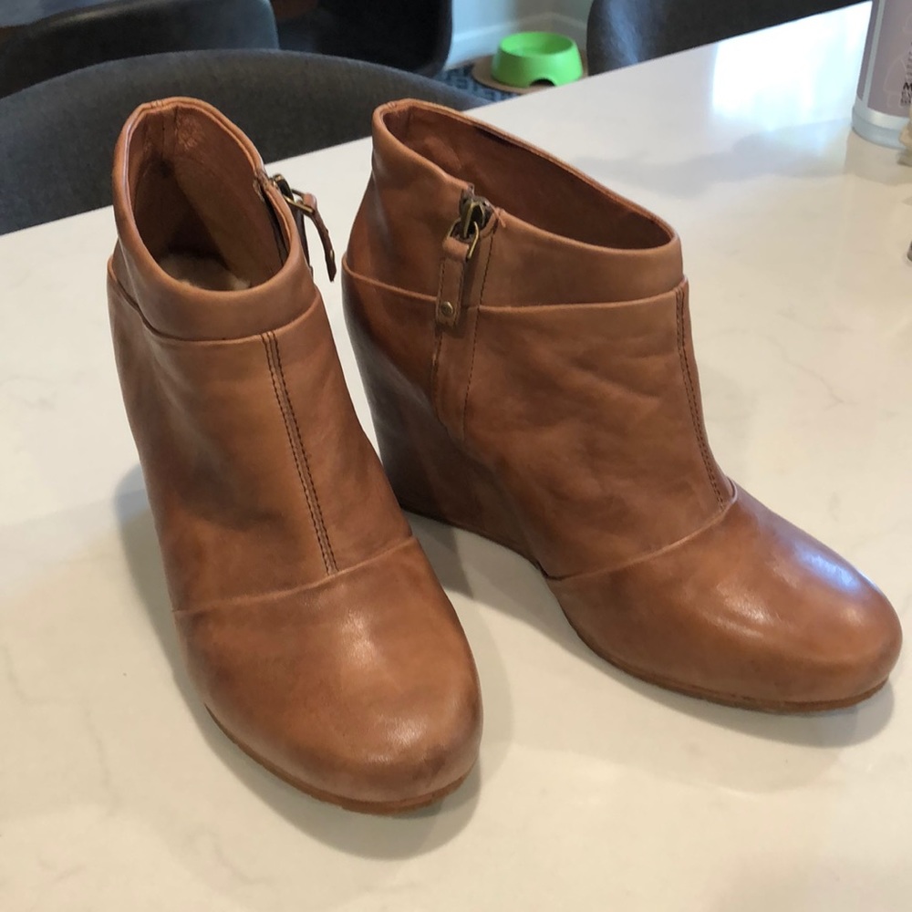 Ugg wedge booties